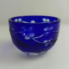 ★　切子硝子　おちょこ　ぐい飲み　食器　ガラス製　花柄　ブルー　L2700