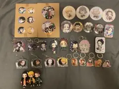 鬼滅の刃 アクリルキーホルダー＆缶バッジセット