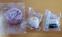 ちいかわ×くら寿司　びっくらポン　キーホルダー&缶バッチセット