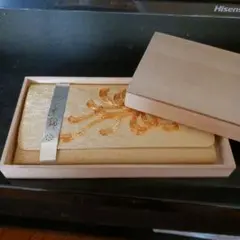 つづれ錦、金色刺繍の和装小物お札入れ木箱入り