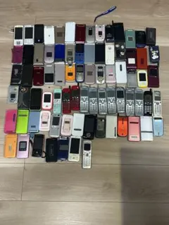 多数の携帯電話セットパーツ取り用ジャンク品