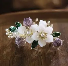白とムラサキの花のバレッタ　ムラサキ　新品　ヘアクリップ　No.38