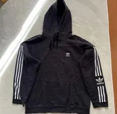 adidas ブラックパーカー