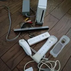 Wii 本体 + リモコン2個 + センサーバー　おまけ付き