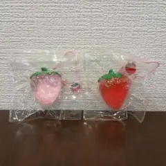 いちごスクイーズ　クリア　色付き透明　ボールチェーンキーホルダーのサムネイル