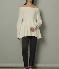 CADUNEオフショルペプラムニット