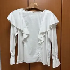 BEAMS LIGHTS 白ブラウス　フリルのサムネイル