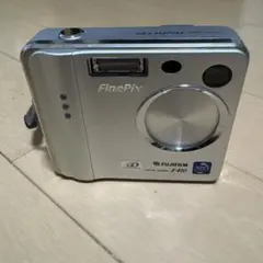 FUJIFILM FinePix F410 デジタルカメラ 本体のサムネイル