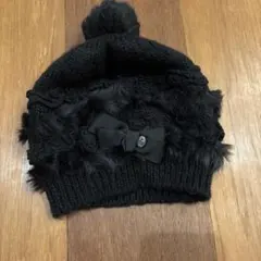 ファー付き黒ニット帽 リボンデザイン