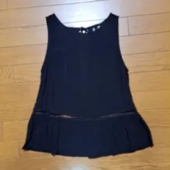 H&M ブラック フリル ノースリーブ トップス