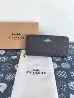 COACH シグネチャーエンボス ブラック ラウンドファスナー長財布 大容量