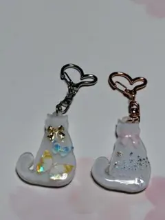 白猫のキーホルダー ２個セット　レジン　ハンドメイド