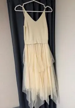 クリーム色ティアードキャミワンピース