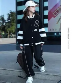 黒のスウェットのツーピースです