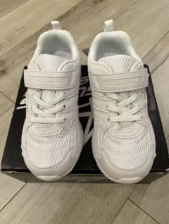 瞬足 ホワイト 18.0EE