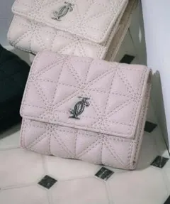 JILL by JILL STUART クロスJ キルト三つ折りウォレットのサムネイル