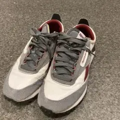 Reebok スニーカー グレー/ホワイト/レッド