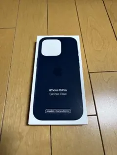 iPhone 16 Pro シリコンケース ブラック