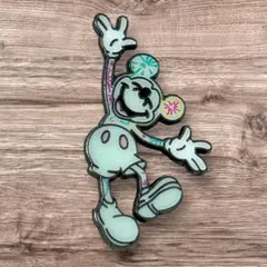 喜ぶミッキーマウス　ディズニー　ピンバッジ　ミッキーマウス・メモリーズ・５月