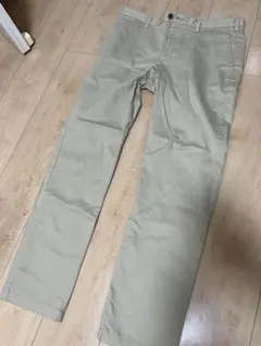 ユニクロ　ベージュ チノパン バックポケット付き