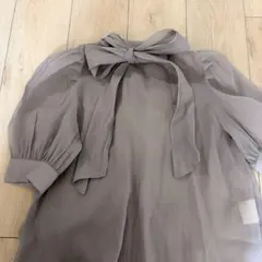 【未使用】リボンブラウス　シースルー　パフスリーブ　グレー