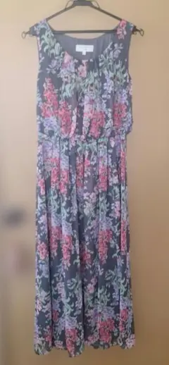 LAURA ASHLEY　ノースリーブロングワンピース