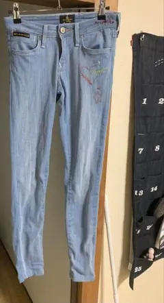 ヴィヴィアンウッド/Leeコラボ刺繍デザイン ライトブルー スキニージーンズ