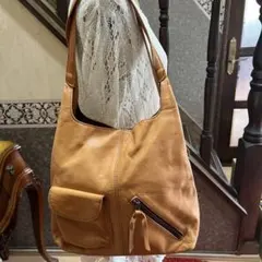 キャメル色レザーショルダーバッグ