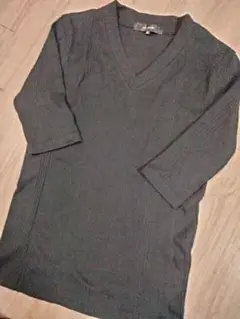 FULL GLOW ブラック Vネック M