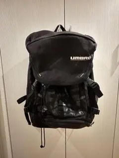 umbro アンブロ ラウンドリュック 約26L ブラック - メルカリ
