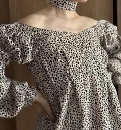 【さらに値下げ‼️】【EMODA】ヒョウ柄オフショルダートップス