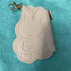 *miffyꕤ︎︎型押しミッフィーのミニコインケースꕤ︎︎小銭入れ*