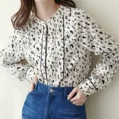 ナチュラルクチュール ピンタック×パイピングブラウス 長袖 ノーカラー