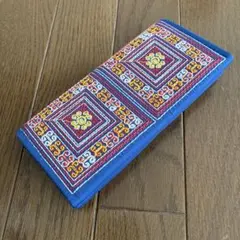 刺繍入り 長財布 ブルー　外国からのお土産のサムネイル