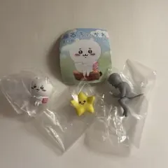 座るちいかわ　ちいかわ　フィギュア　ガチャガチャ　くまのポシェット 星 鎧さん