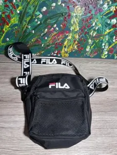 FILA ショルダーバッグ 黒　スポーツバッグ　メンズ　レディース