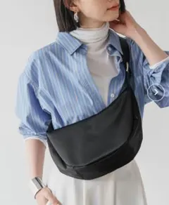 russet 撥水加工　ナイロンラウンドショルダーバッグ