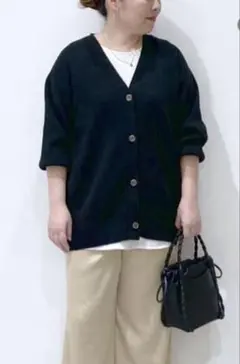 Elura Vネックカーディガン