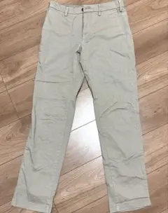 UNIQLO ベージュパンツ