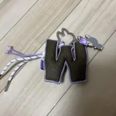 新品開封済　ラブブ　PIN FOR LOVE イニシャルアルファベット紫　W