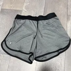 UNDER ARMOUR グレー ショートパンツ SM