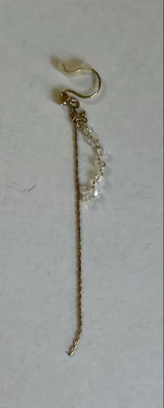 片耳揺れるイヤリング クリスタルチェーン ゴールド