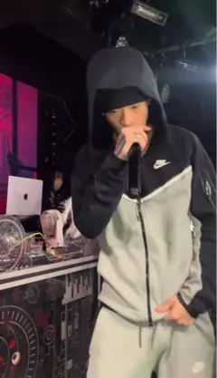 yvngpatra着用 NIKE テック 上のみ