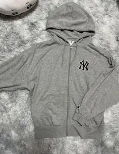ニューヨーク・ヤンキース Mサイズ グレー パーカー