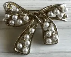 ゴールドリボン型ブローチ パール装飾　新品未使用品