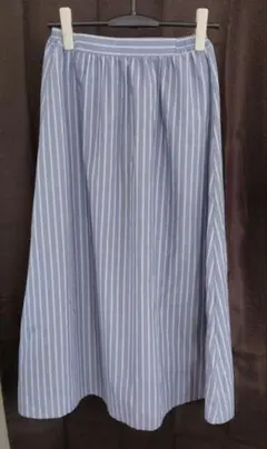 青と白のストライプ フレアスカート