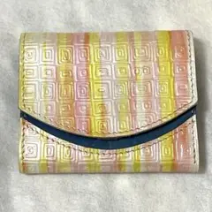 クアトロガッツ 小さいふ。ペケーニョ 三つ折り財布 コンパクト