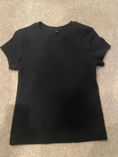 GU 黒の半袖Tシャツ