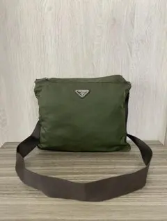 PRADA ショルダーバッグ　ナイロン　三角ロゴプレート　カーキ　レザーのサムネイル