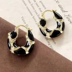 アンティーク　フープピアス　ブラック　ゴールド　高級感　ピアス　韓国　レトロ　黒